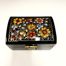 Load image into Gallery viewer, Hand Lacquered Box, Grand Master Alfonso Herrera
