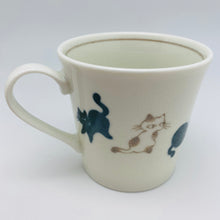 Load image into Gallery viewer, Japanese Porcelain Cat Mug

