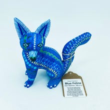 Load image into Gallery viewer, Small Alebrije From San Martin, Mexico
