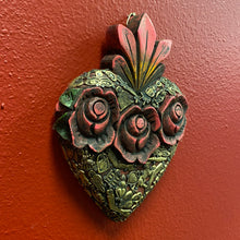 Load image into Gallery viewer, Carved Milagro Heart w Roses
